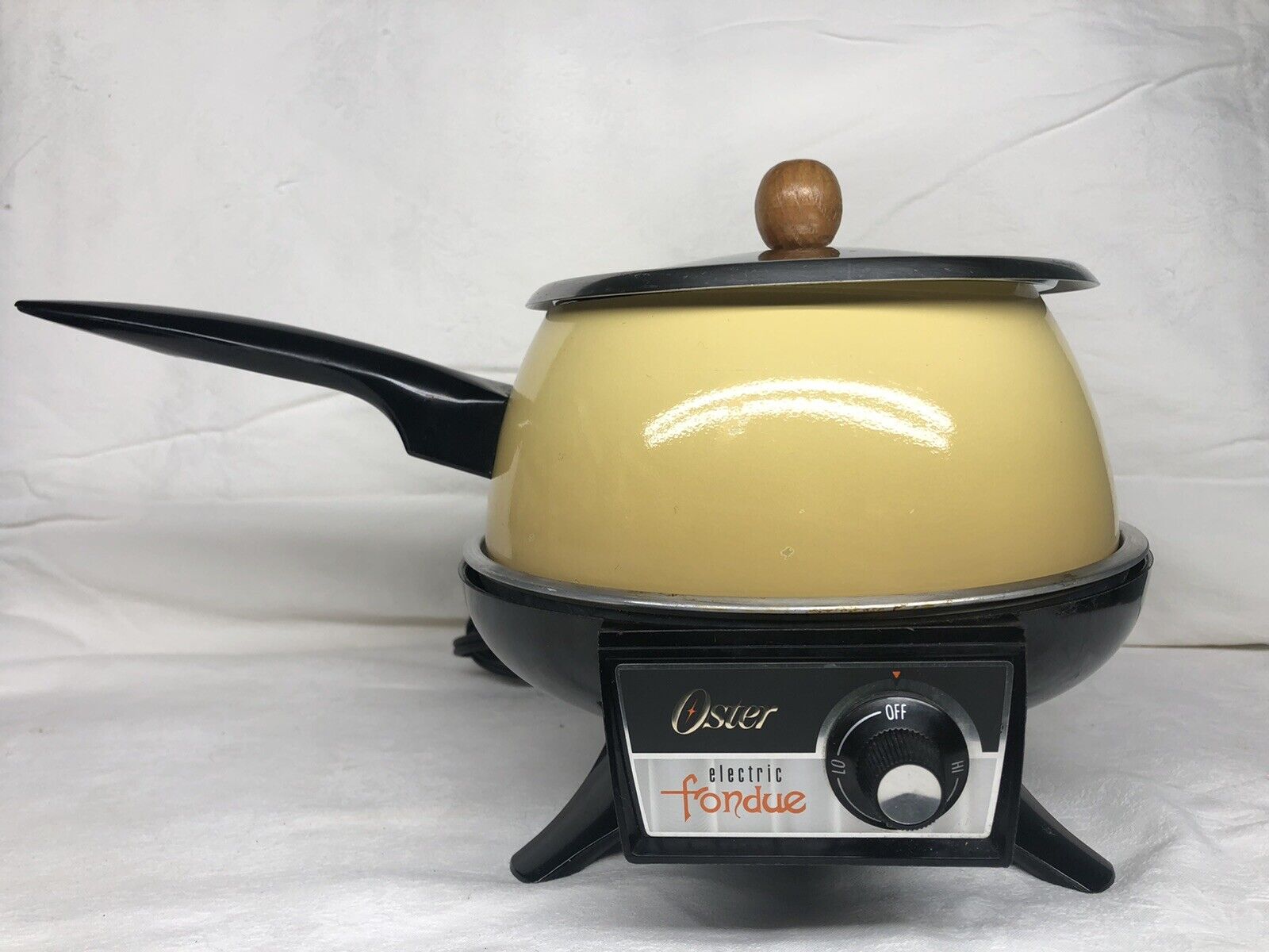 Vintage Oster Harvest Gold Electric Fondue Pot  Works Great Made in USA Yellow